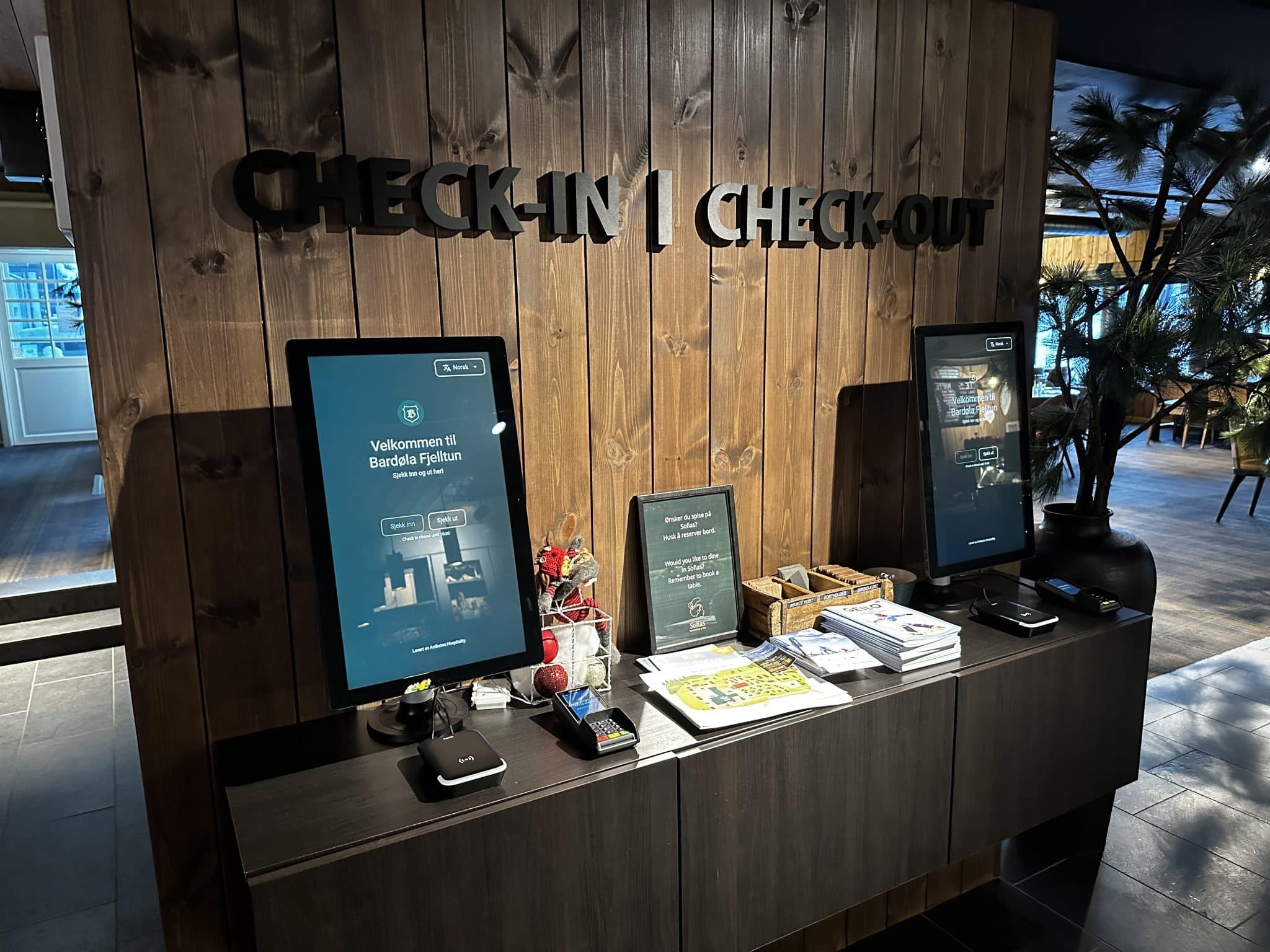 Vestlia circles back and reinstalls self-service kiosks Vestlia Resort tested self-service kiosks back in 2021 but chose to go for a mobile check-in app. After experiencing reluctance to download yet another app, Vestlia decided to reinstall our self-service kiosk.